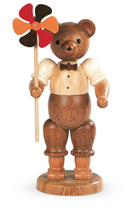 Bear, male with wind wheel